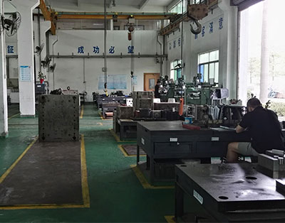 Large injection molding machine mold